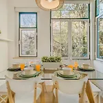 Trendy Flat, In Picturesque Graca Apartment *