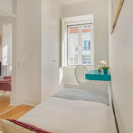 Trendy Flat, In Picturesque Graca Apartamento