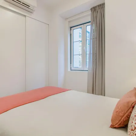 Trendy Flat, In Picturesque Graca *