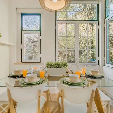 Trendy Flat, In Picturesque Graca Apartamento