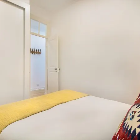 Trendy Flat, In Picturesque Graca Apartamento