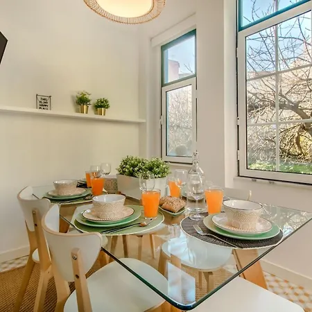 Trendy Flat, In Picturesque Graca Apartamento