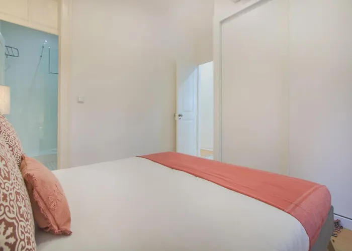 Trendy Flat, In Picturesque Graca ליסבון
