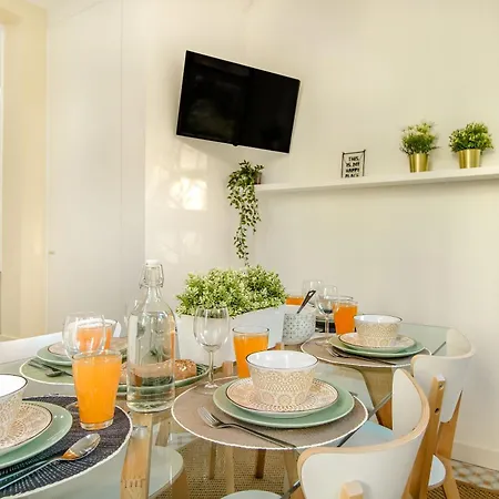 Trendy Flat, In Picturesque Graca Lejlighed