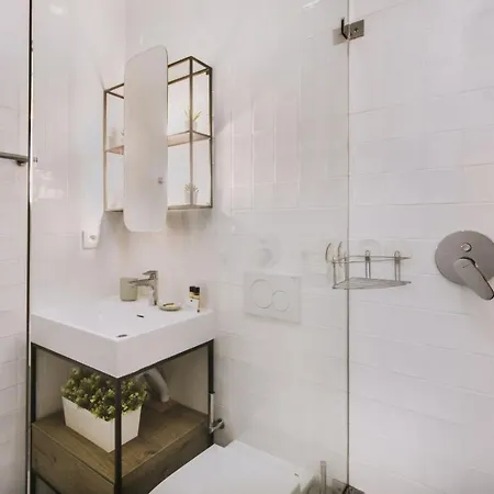 Trendy Flat, In Picturesque Graca Lejlighed